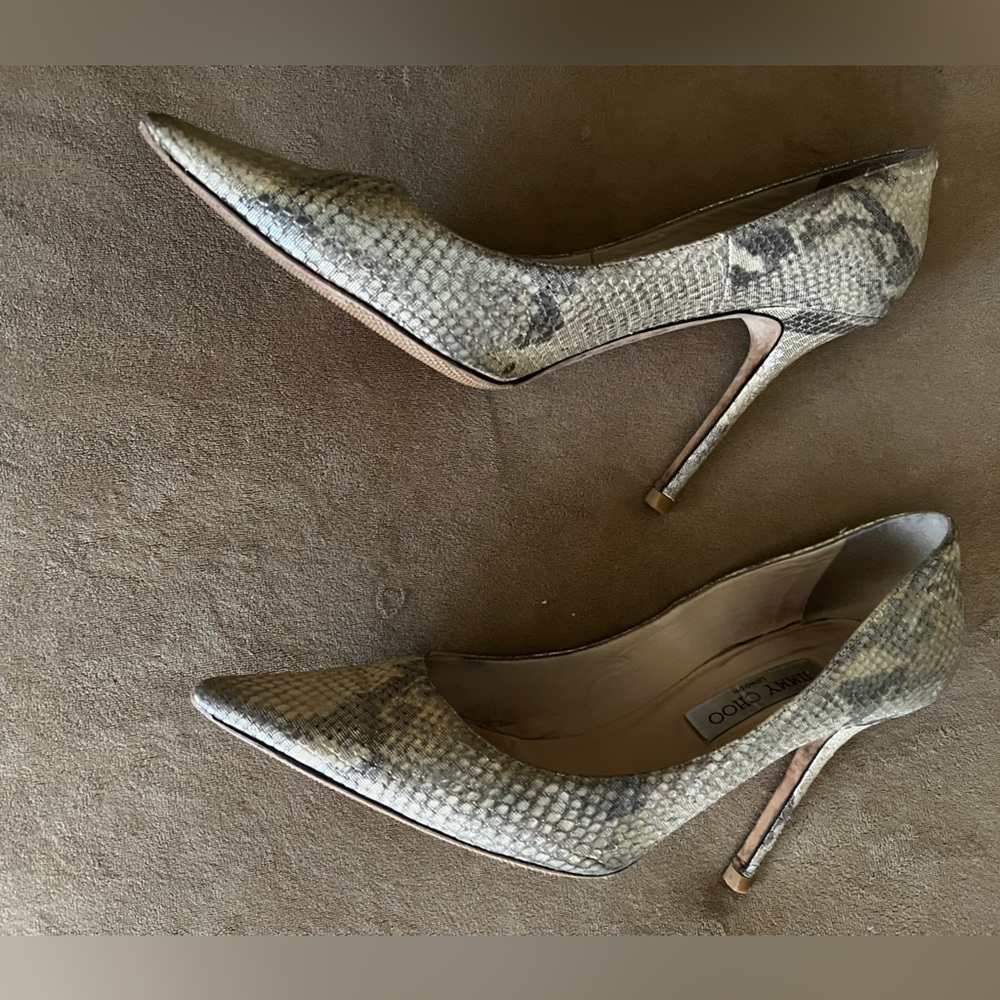 Jimmy Choo Heels in Snake print leather.